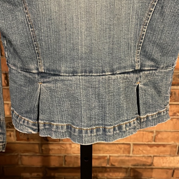 Vintage I.N.C size small petite Fitted Denim Jacket with Hook and Eye Closure - Picture 6 of 9